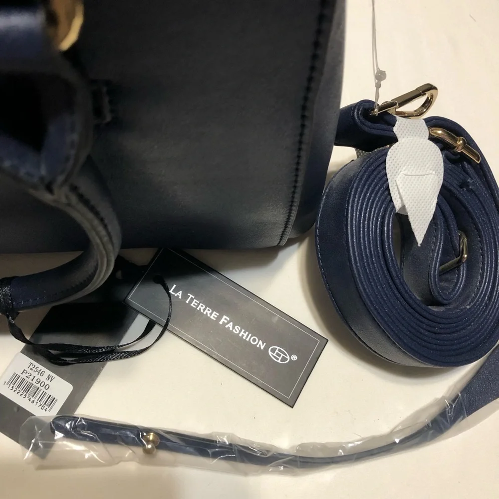 LA‎ TERRE FASHION N.W.T. RARE Croc-Accent Satchel Handbag.Navy Blue/Gold Leather